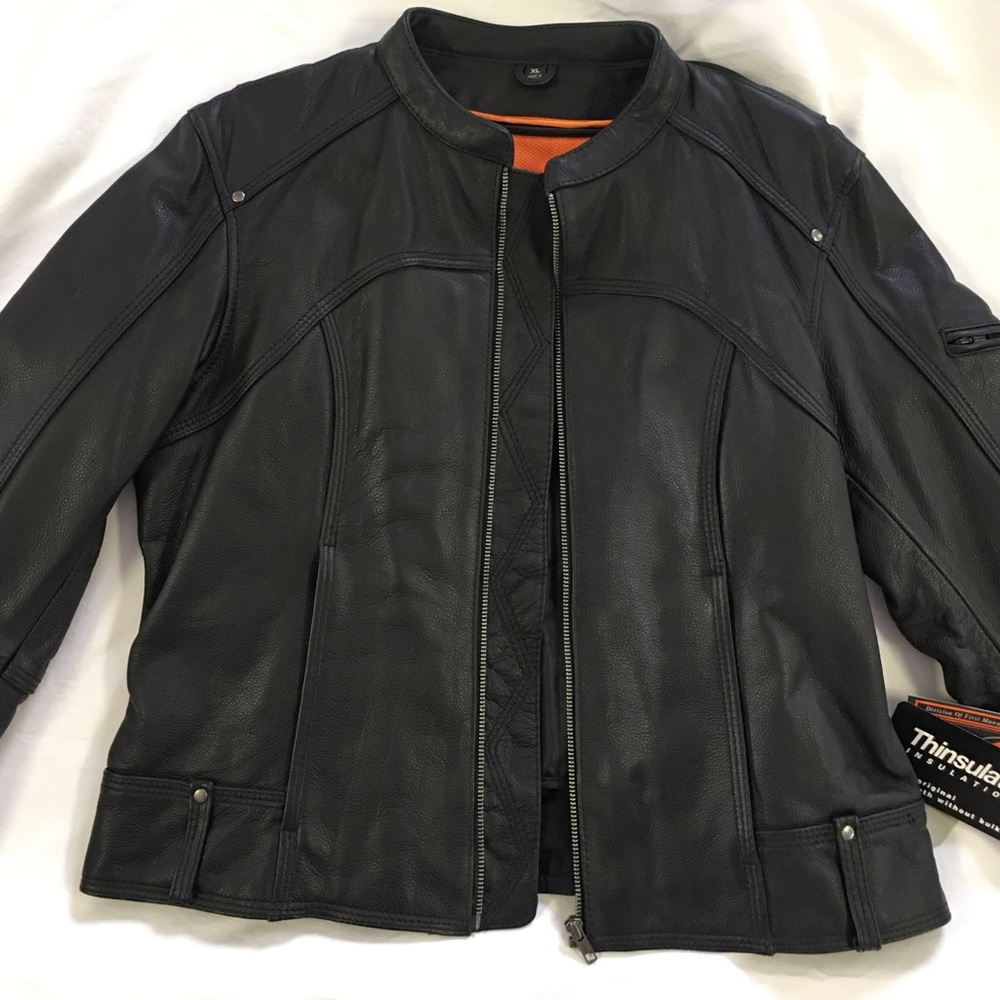 **🎈🎈SALE** Women’s leather jacket.  🎈🎈 - Picture 3 of 8